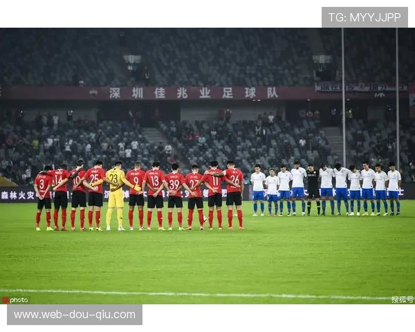 赛前默哀仪式,纪念足球传奇人物